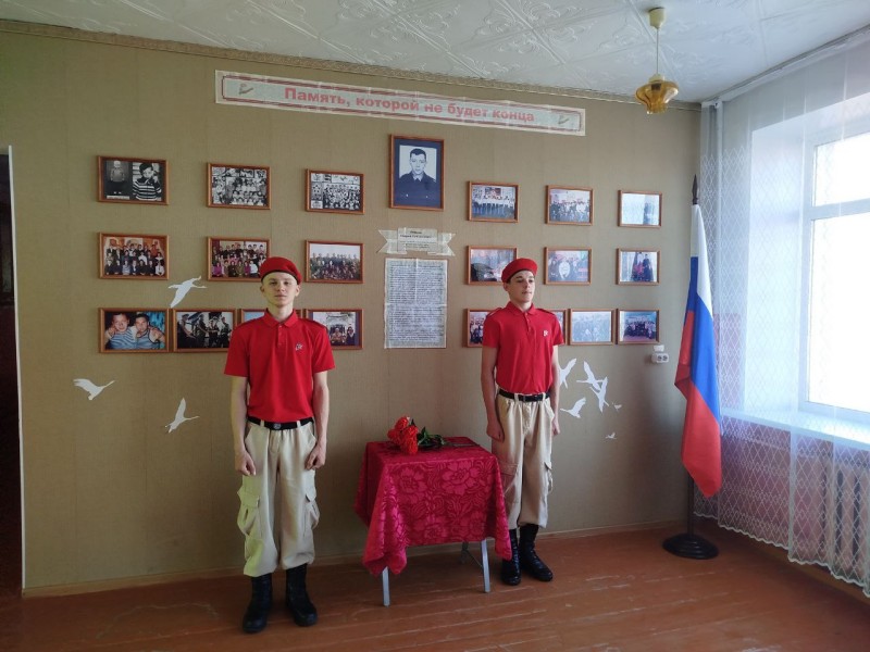 Память о нем не сотрут года....